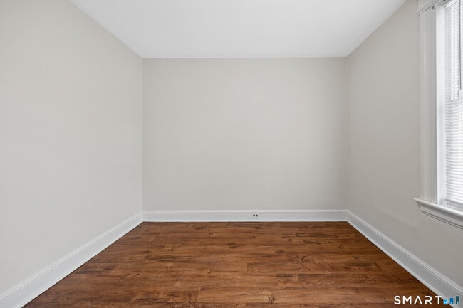 Building Photo - 254 Davis St