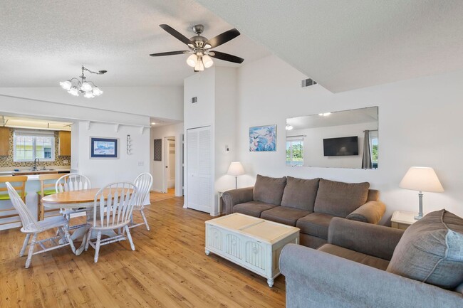 Building Photo - Fully Furnished Long Term Rental