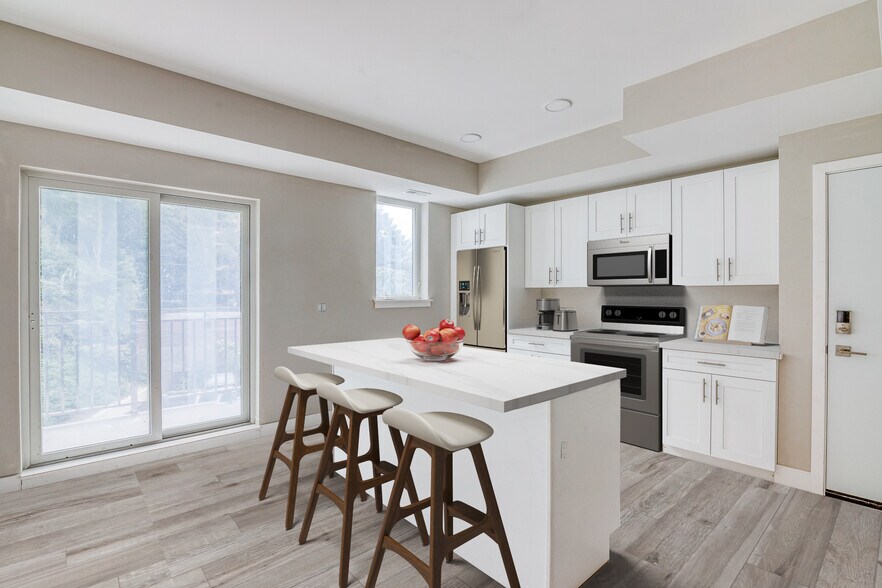 Building Photo - 1952 Bryn Mawr Ave