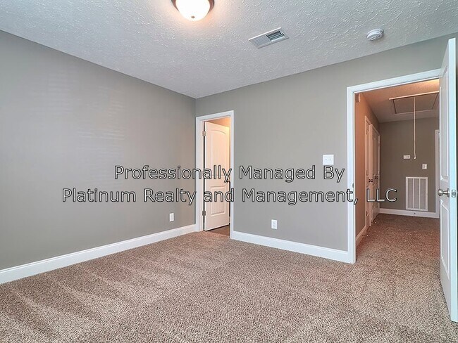 Building Photo - 325 Landrum Pl