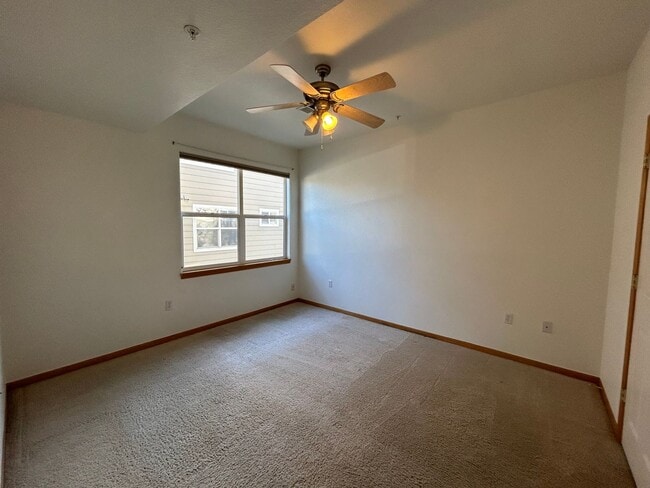 Building Photo - Vaulted Ceilings, Natural Light, and Comfort in Fort Collins Condo