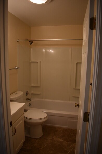 Building Photo - 200 SW Florence Ave