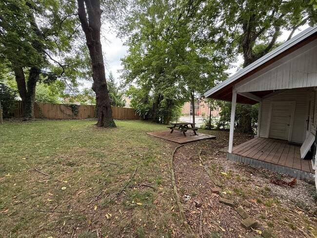 Building Photo - 376 Park Ave