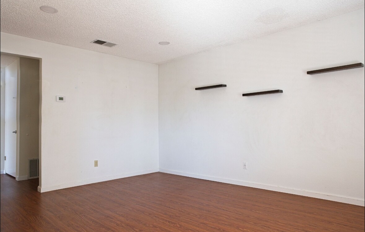 Building Photo - 173 Park Place Dr