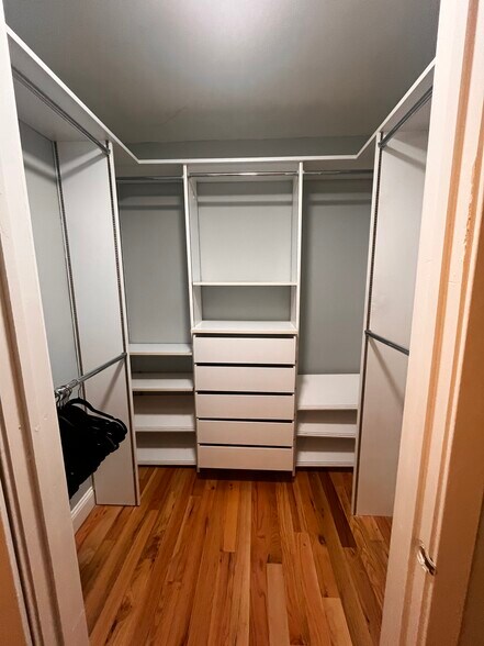 Walk in closet - 28 Hillside Ter