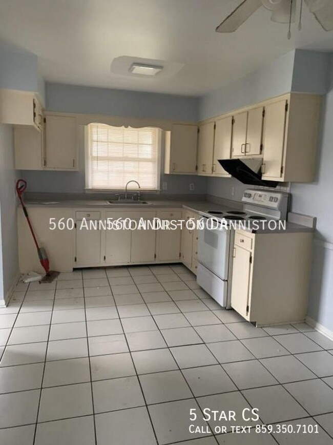 Building Photo - 2 Bed 1 Bath Duplex