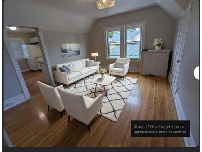 Building Photo - 947 6th St E