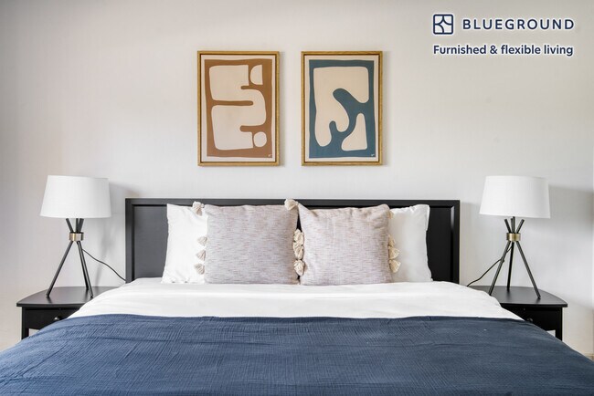 Building Photo - 601 Almarida Dr