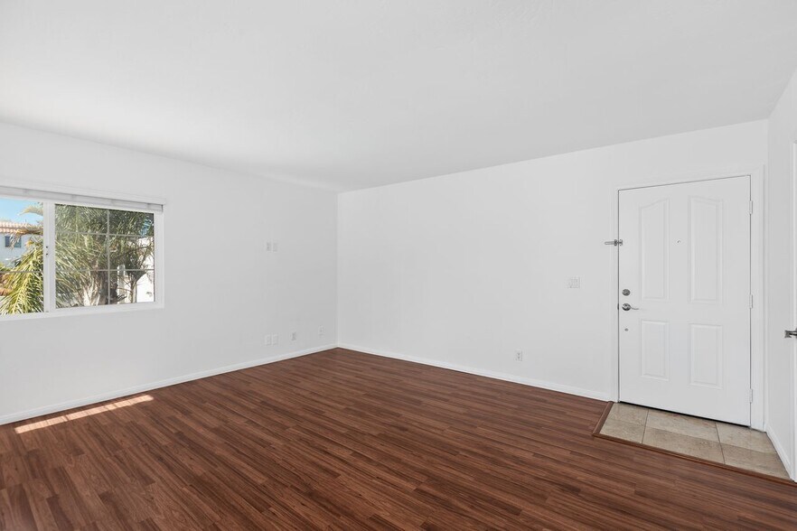 Building Photo - 1499 Broadway