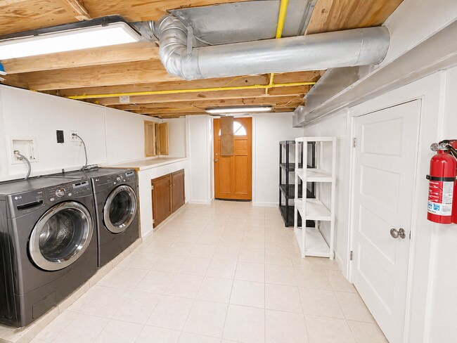 Building Photo - 3 Bedroom Home with Basement, Laundry Area & Bright Living Space