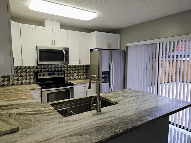 Building Photo - 2620 6th Ct