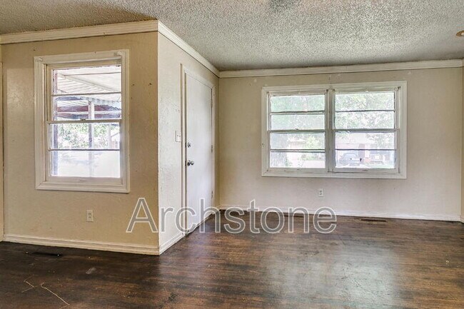 Building Photo - 724 General Senter Dr