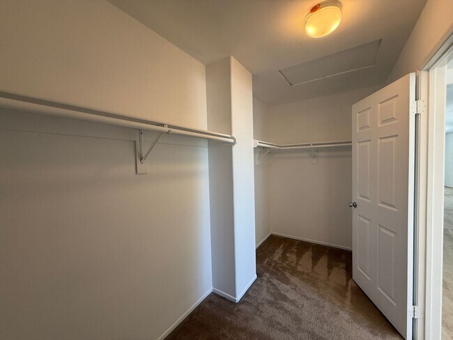 Building Photo - Palmdale 4 Bedroom + 3 Bath