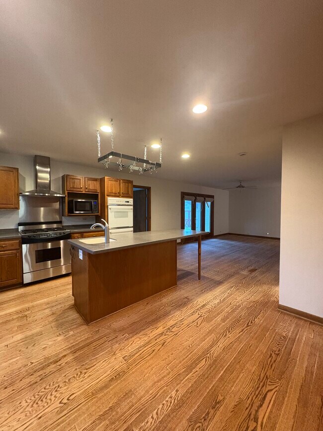 Building Photo - 112 Braemar Dr