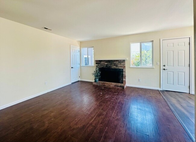 Building Photo - 505 Funston Dr