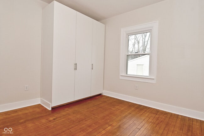 Building Photo - 3928 N Kenwood Ave