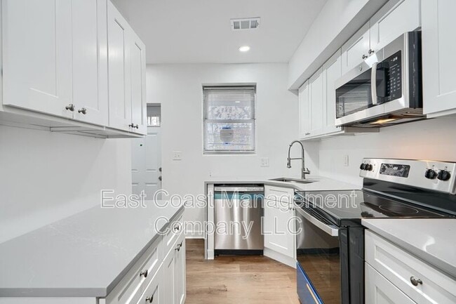 Building Photo - 1153 Sargeant St