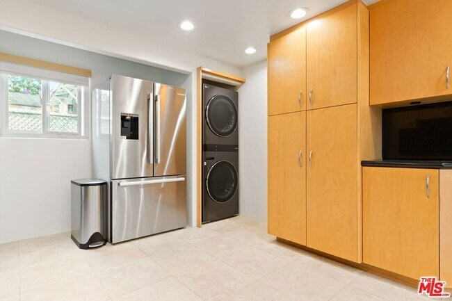 Building Photo - 516 1/2 Hill Street Unit