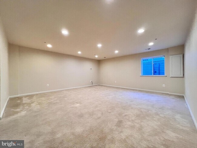 Building Photo - 22730 Autumn Breeze Ave