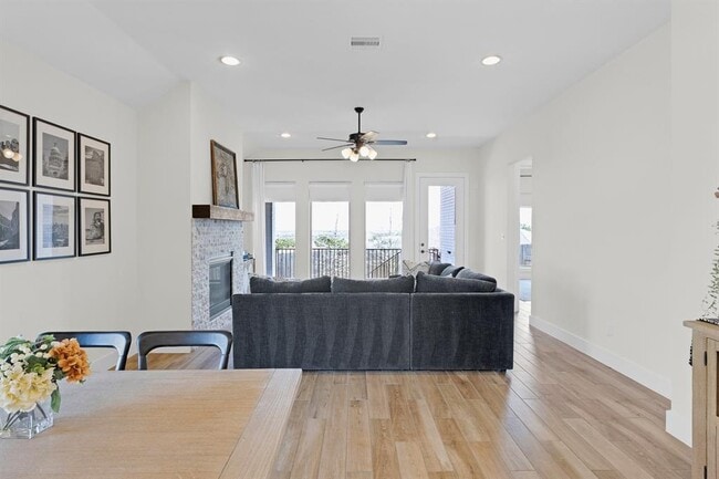 Building Photo - 378 Carpenter Hill Dr