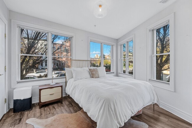 Building Photo - 1300 Park Rd NW