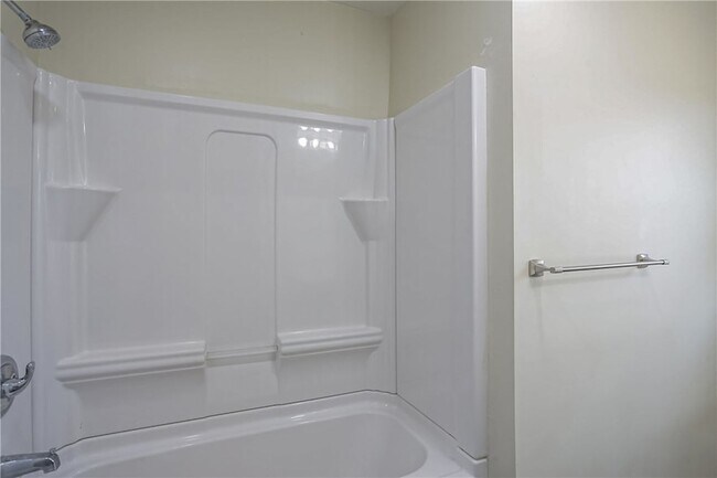Building Photo - 102 Kathleen Dr