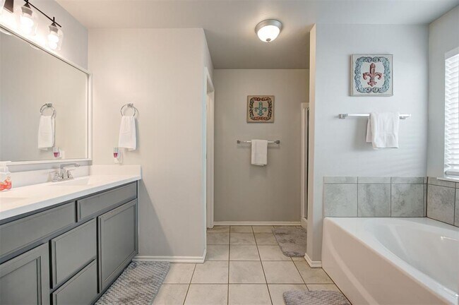 Building Photo - 465 Compass Dr
