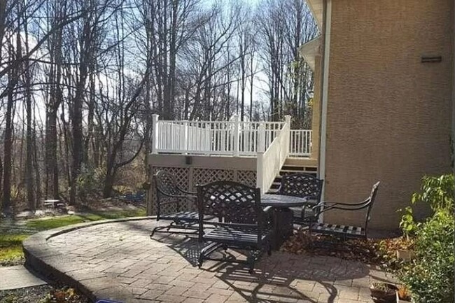 Building Photo - 5 Bedroom 4.5 Bathroom Single Family Home ...