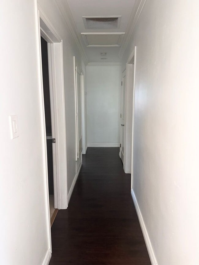Building Photo - Beautifully Updated 3 Bedroom, 2 bath Rola...