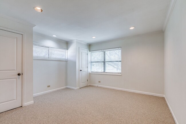 Building Photo - 1 BEDROOM BOUTIQUE APARTMENT