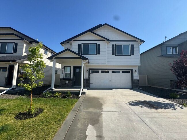 Primary Photo - 2177 E Tugela Fls St