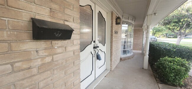 Building Photo - 5624 Woodway Dr