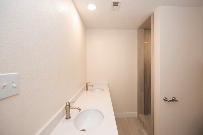 Building Photo - 11406 Sagewind Dr