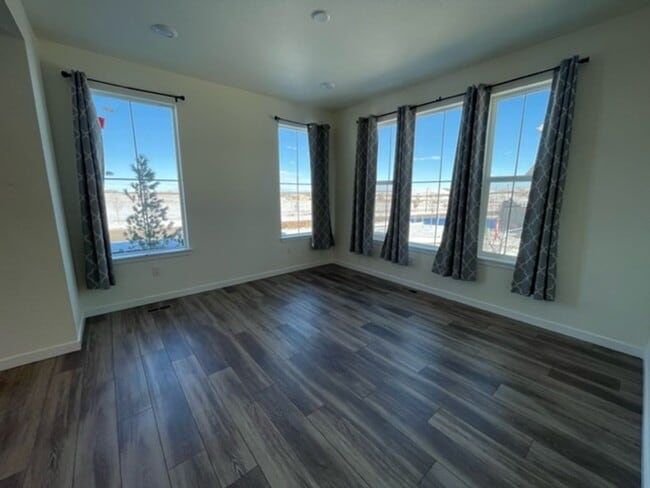 Building Photo - Beautiful & Spacious 4Bed, 3Bath In Breathtaking Erie Co,