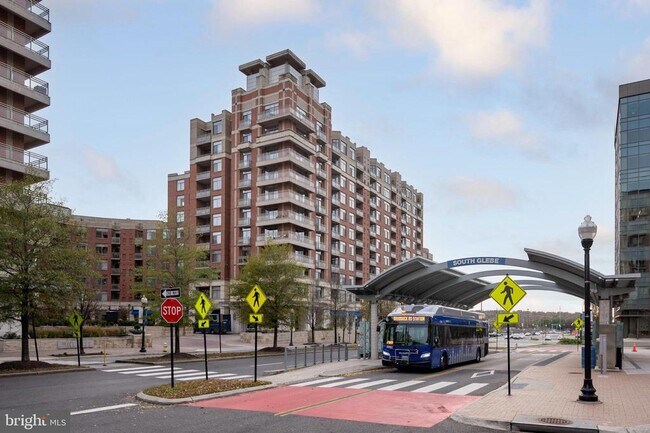 Building Photo - 3600 S Glebe Rd