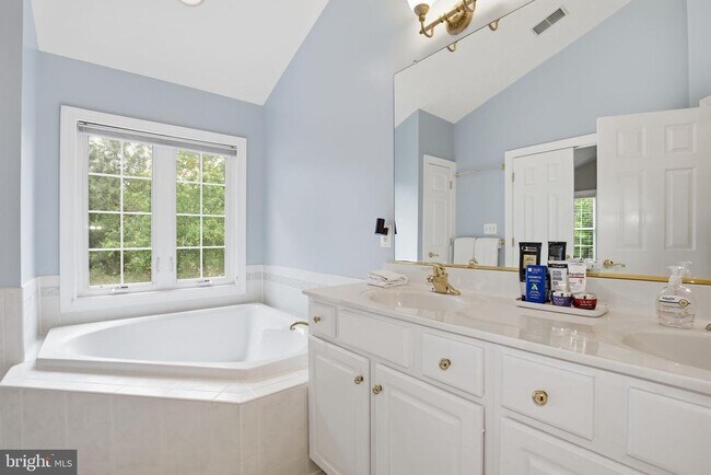 Building Photo - 3826 Elmwood Towne Way