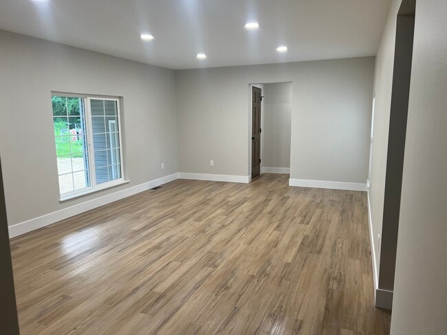 Building Photo - 249 E Temperance Rd