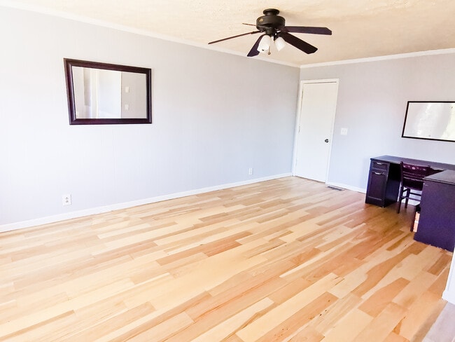 Building Photo - 105 Raindrop Ln