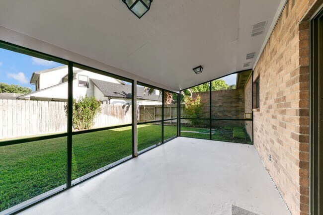 Building Photo - 819 Millpond Dr