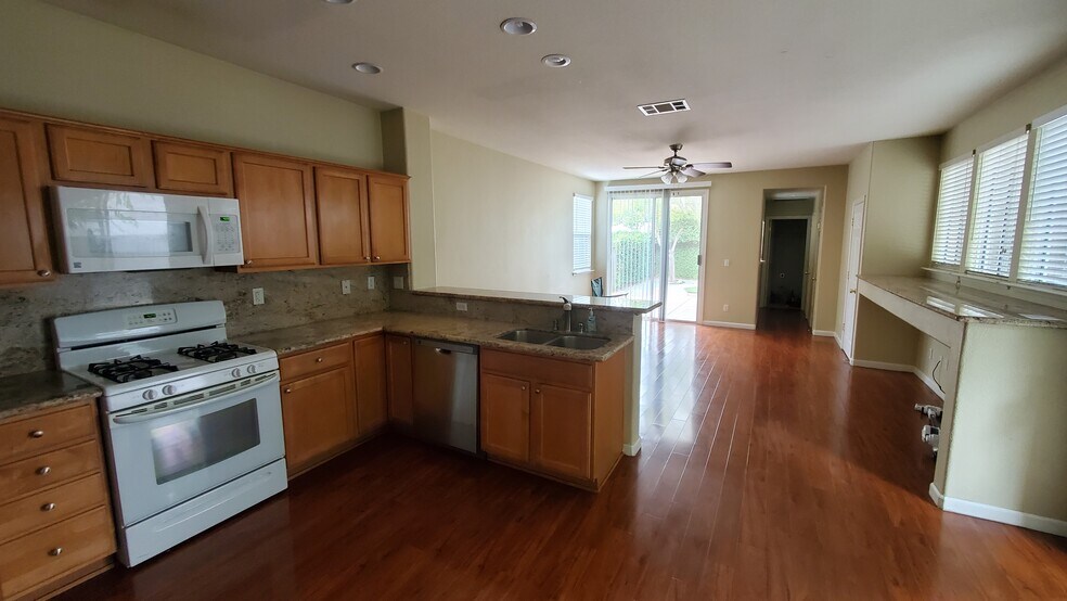 Building Photo - 9361 La Tonis Way