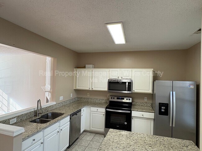 Building Photo - 504 Canyon Lake Cir