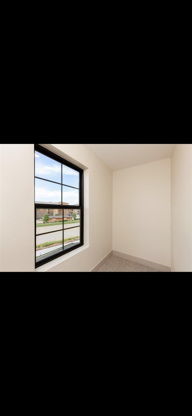 Building Photo - 6460 Galleria Dr