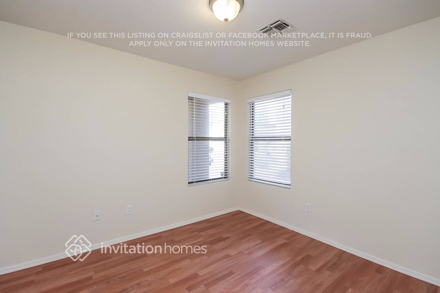 Building Photo - 2887 E Cherry Hills Dr