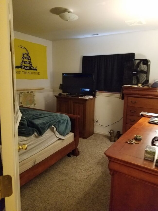 Building Photo - 4 bedroom 2 bath home in Bozeman with double attached garage