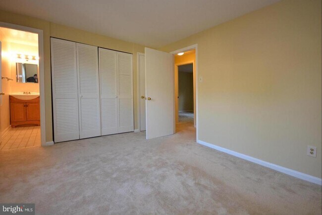 Building Photo - 3151 Ellenwood Dr