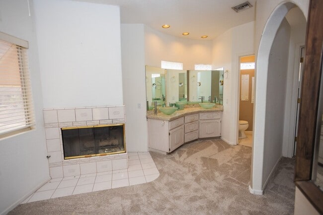 Building Photo - 2320 Snead Dr