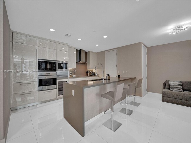 Building Photo - 17475 Collins Ave