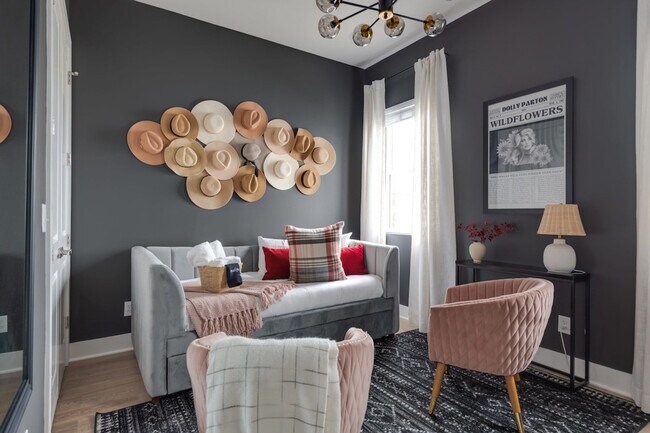 Building Photo - 1405 Napoleon St