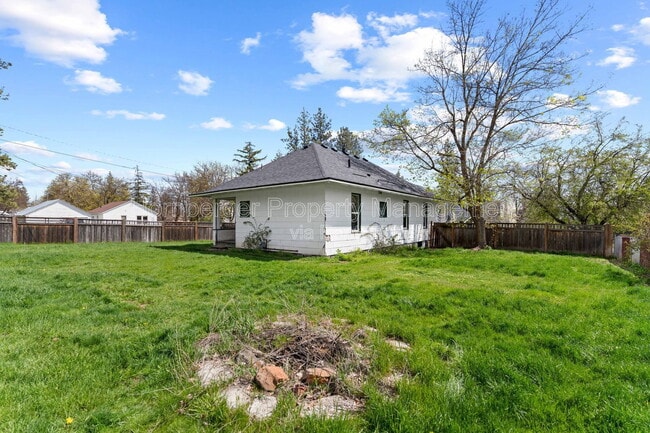 Building Photo - 922 4th St