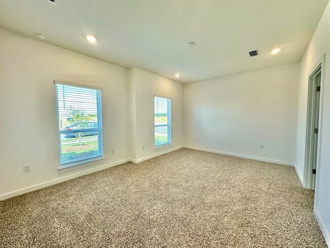 Building Photo - 494 Arrowwood Blvd